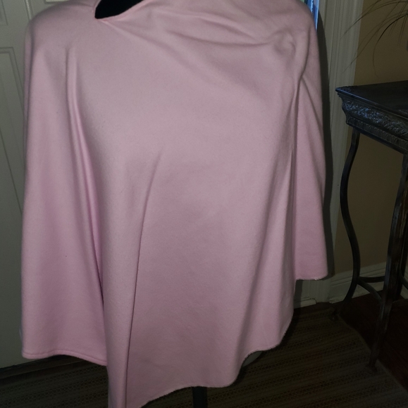 Soft flannel fleece poncho - Picture 2 of 5